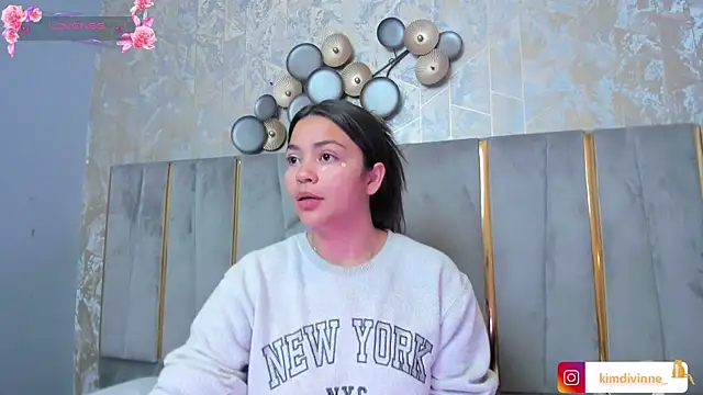 KimDevinne online show from 11/12/25, 02:34