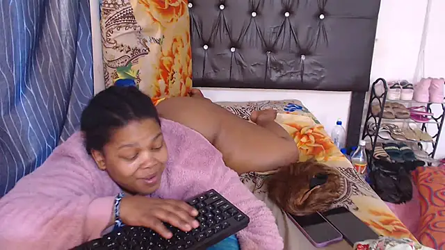 Snapshot of BigbootyNickyx chatting on 11/04/25, 06:23 BigbootyNickyx online show from 11/04/25, 06:23