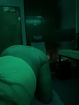 Snapshot of mismmia chatting on 12/18/25, 05:13 mismmia online show from 12/18/25, 05:13