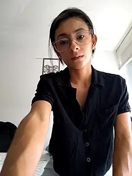 Snapshot of thedianakaro chatting on 02/20/25, 02:35 thedianakaro online show from 02/20/25, 02:35