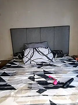 ThickPearlx23 online show from 02/08/26, 06:39