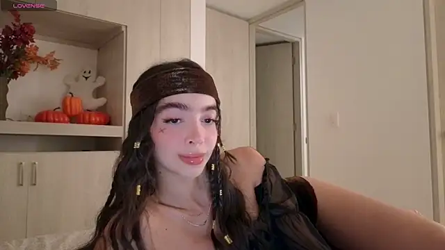 Siny Moore online show from 10/28/25, 01:09