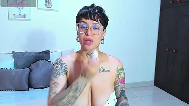 Snapshot of KatInk chatting on 12/04/24, 08:18 KatInk online show from 12/04/24, 08:18