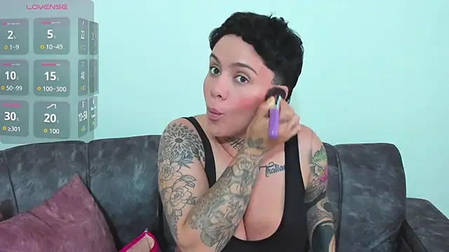 Snapshot of KatInk chatting on 10/25/25, 08:47 KatInk online show from 10/25/25, 08:47