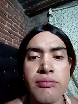 Snapshot of yovana13 chatting on 12/15/25, 02:16 yovana13 online show from 12/15/25, 02:16