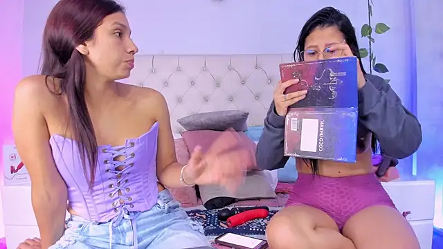Snapshot of Luci_And_Sofi chatting on 03/07/25, 02:34 Luci And Sofi online show from 03/07/25, 02:34