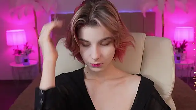 Snapshot of HaylaAmber chatting on 12/10/24, 06:54 HaylaAmber online show from 12/10/24, 06:54