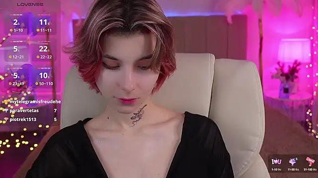 Snapshot of HaylaAmber chatting on 12/12/24, 11:14 HaylaAmber online show from 12/12/24, 11:14