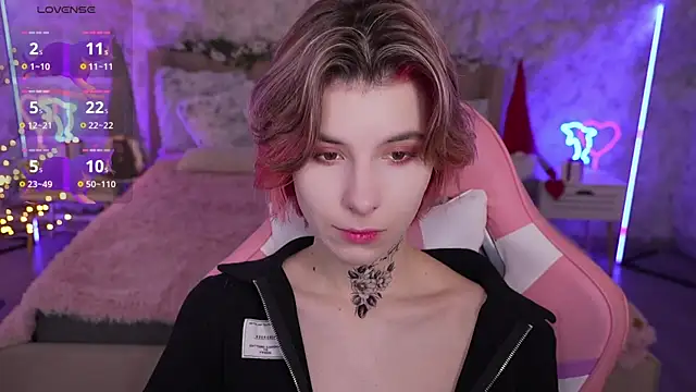 Snapshot of HaylaAmber chatting on 12/17/24, 06:56 HaylaAmber online show from 12/17/24, 06:56