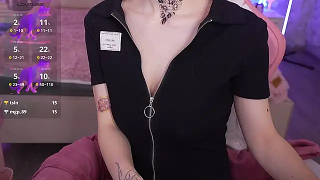 Snapshot of HaylaAmber chatting on 12/17/24, 10:01 HaylaAmber online show from 12/17/24, 10:01