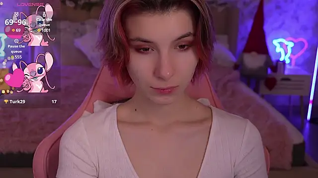 Snapshot of HaylaAmber chatting on 01/04/25, 12:49 HaylaAmber online show from 01/04/25, 12:49