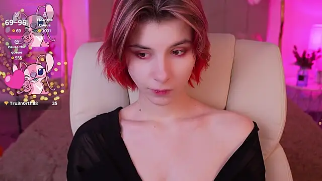 Snapshot of HaylaAmber chatting on 01/09/25, 10:52 HaylaAmber online show from 01/09/25, 10:52