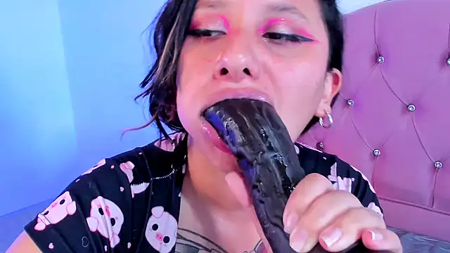 Snapshot of Mila_nixon02 chatting on 12/02/24, 06:43 Mila nixon02 online show from 12/02/24, 06:43