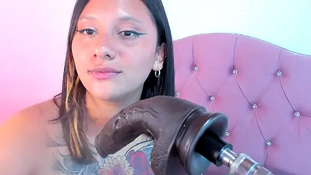 Snapshot of Mila_nixon02 chatting on 12/14/24, 06:20 Mila nixon02 online show from 12/14/24, 06:20