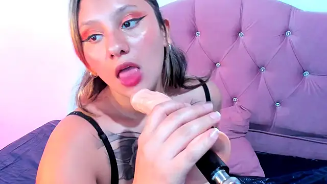 Snapshot of Mila_nixon02 chatting on 01/31/25, 04:06 Mila nixon02 online show from 01/31/25, 04:06