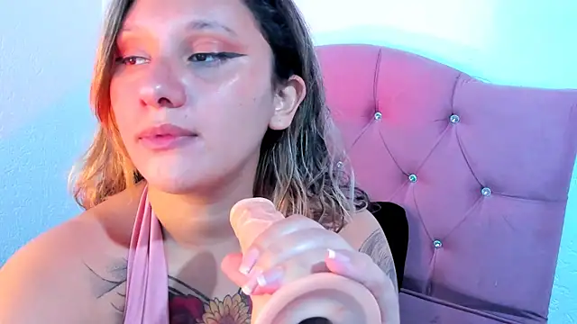 Snapshot of Mila_nixon02 chatting on 03/03/25, 03:31 Mila nixon02 online show from 03/03/25, 03:31