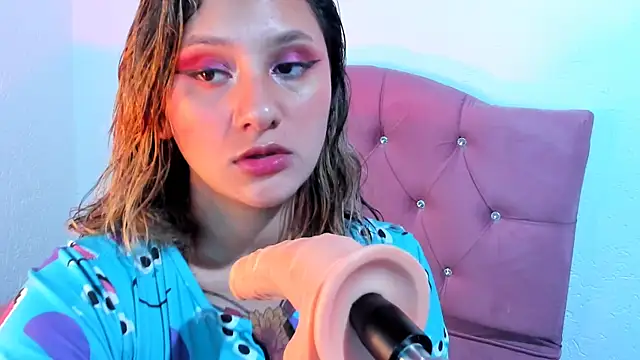 Snapshot of Mila_nixon02 chatting on 03/08/25, 05:22 Mila nixon02 online show from 03/08/25, 05:22