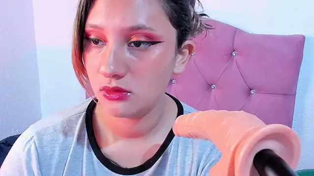 Snapshot of Mila_nixon02 chatting on 03/15/25, 02:45 Mila nixon02 online show from 03/15/25, 02:45