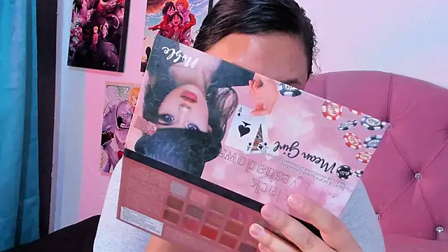 Snapshot of Mila_nixon02 chatting on 09/29/25, 04:45 Mila nixon02 online show from 09/29/25, 04:45