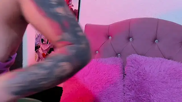 Snapshot of Mila_nixon02 chatting on 10/12/25, 04:33 Mila nixon02 online show from 10/12/25, 04:33