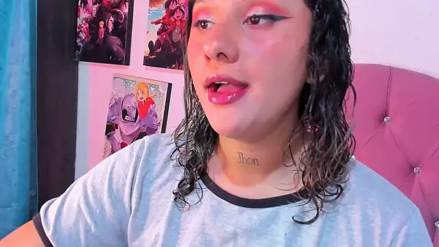 Snapshot of Mila_nixon02 chatting on 10/17/25, 04:53 Mila nixon02 online show from 10/17/25, 04:53