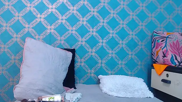 Snapshot of violeta_cute18 chatting on 02/14/25, 10:04 violeta cute18 online show from 02/14/25, 10:04