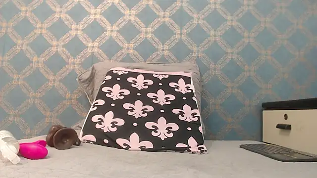 Snapshot of violeta_cute18 chatting on 09/08/25, 07:46 violeta cute18 online show from 09/08/25, 07:46