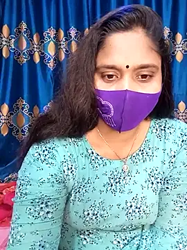 Snapshot of Hot_Maleka chatting on 03/07/25, 01:40 Hot Maleka online show from 03/07/25, 01:40