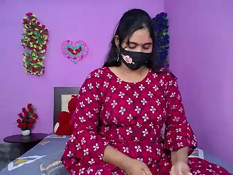 Snapshot of Hot_Maleka chatting on 10/31/25, 04:19 Hot Maleka online show from 10/31/25, 04:19