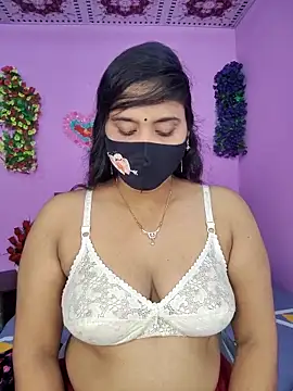 Snapshot of Hot_Maleka chatting on 11/07/25, 04:18 Hot Maleka online show from 11/07/25, 04:18