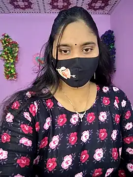 Snapshot of Hot_Maleka chatting on 11/10/25, 01:04 Hot Maleka online show from 11/10/25, 01:04