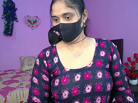 Snapshot of Hot_Maleka chatting on 03/06/26, 04:25 Hot Maleka online show from 03/06/26, 04:25