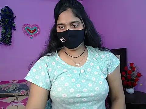Snapshot of Hot_Maleka chatting on 03/16/26, 01:33 Hot Maleka online show from 03/16/26, 01:33
