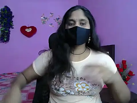 Snapshot of Hot_Maleka chatting on 05/01/26, 04:33 Hot Maleka online show from 05/01/26, 04:33