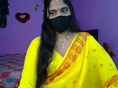 Snapshot of Hot_Maleka chatting on 05/05/26, 04:48 Hot Maleka online show from 05/05/26, 04:48