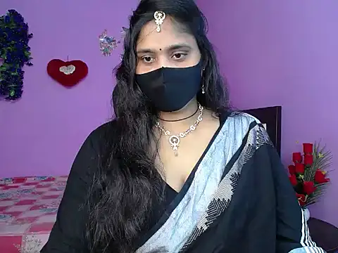 Snapshot of Hot_Maleka chatting on 05/07/26, 04:34 Hot Maleka online show from 05/07/26, 04:34