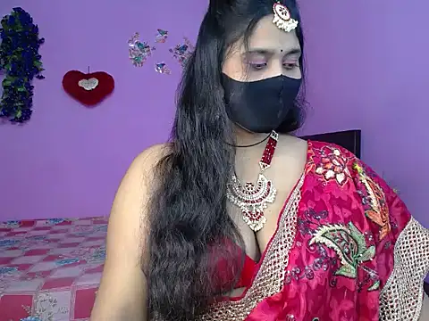 Snapshot of Hot_Maleka chatting on 05/08/26, 04:45 Hot Maleka online show from 05/08/26, 04:45