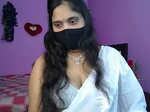 Snapshot of Hot_Maleka chatting on 05/17/26, 04:47 Hot Maleka online show from 05/17/26, 04:47