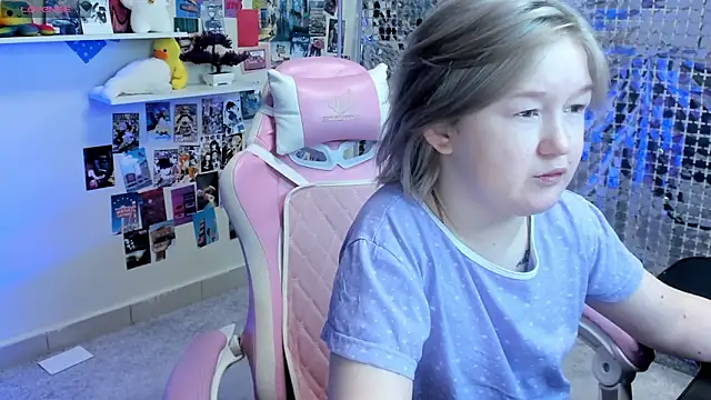 Sara Robinson online show from 04/03/26, 03:04