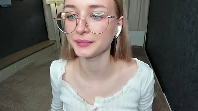 Snapshot of Tiffanyhunt chatting on 01/27/25, 06:09 Tiffanyhunt online show from 01/27/25, 06:09