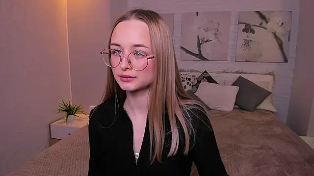 Snapshot of Tiffanyhunt chatting on 02/03/25, 10:58 Tiffanyhunt online show from 02/03/25, 10:58