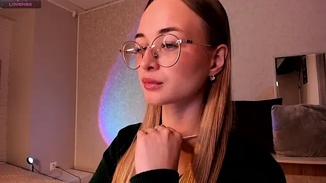 Snapshot of Tiffanyhunt chatting on 11/17/25, 01:17 Tiffanyhunt online show from 11/17/25, 01:17