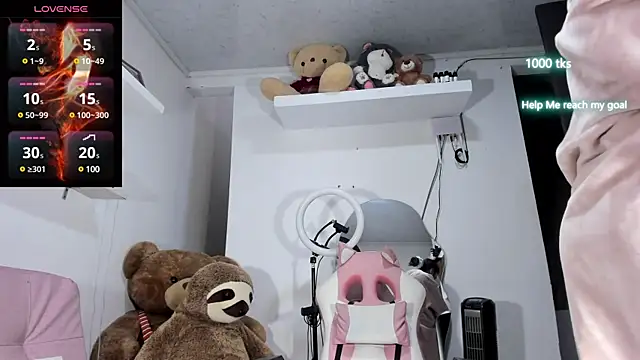 Snapshot of emily_palmeer chatting on 01/18/25, 11:21 emily palmeer online show from 01/18/25, 11:21