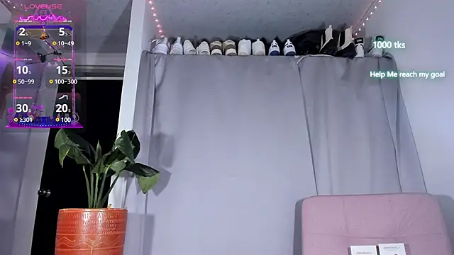 Snapshot of emily_palmeer chatting on 02/18/25, 11:55 emily palmeer online show from 02/18/25, 11:55