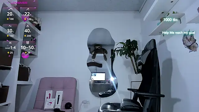 Snapshot of emily_palmeer chatting on 09/19/25, 10:49 emily palmeer online show from 09/19/25, 10:49