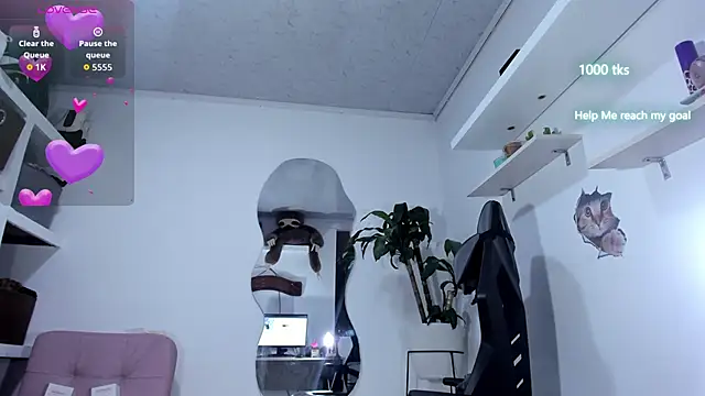 Snapshot of emily_palmeer chatting on 09/24/25, 10:51 emily palmeer online show from 09/24/25, 10:51