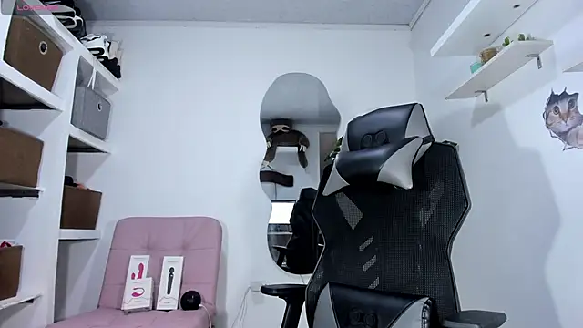 Snapshot of emily_palmeer chatting on 09/27/25, 11:04 emily palmeer online show from 09/27/25, 11:04