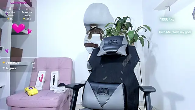 Snapshot of emily_palmeer chatting on 10/02/25, 12:01 emily palmeer online show from 10/02/25, 12:01