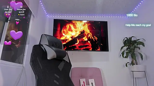 Snapshot of emily_palmeer chatting on 10/25/25, 09:28 emily palmeer online show from 10/25/25, 09:28