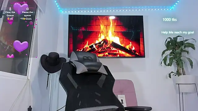 Snapshot of emily_palmeer chatting on 10/26/25, 03:34 emily palmeer online show from 10/26/25, 03:34